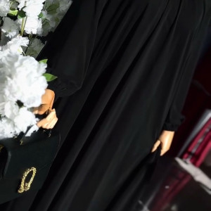 عباي على شكل فستان